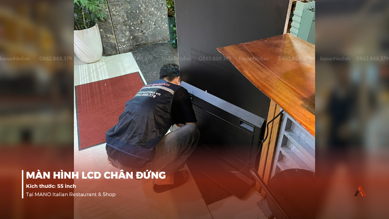 anh-lap-dat-man-hinh-lcd-55-inch-chan-dung-trong-nha-tai-mano-italian-restaurant-&-shop-2