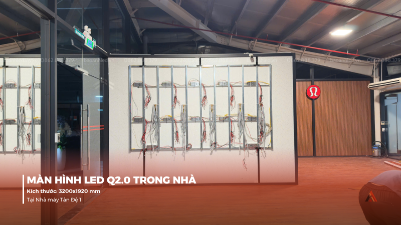 anh-lap-dat-man-hinh-led-q2-0-trong-nha-tai-nha-may-tan-de-1