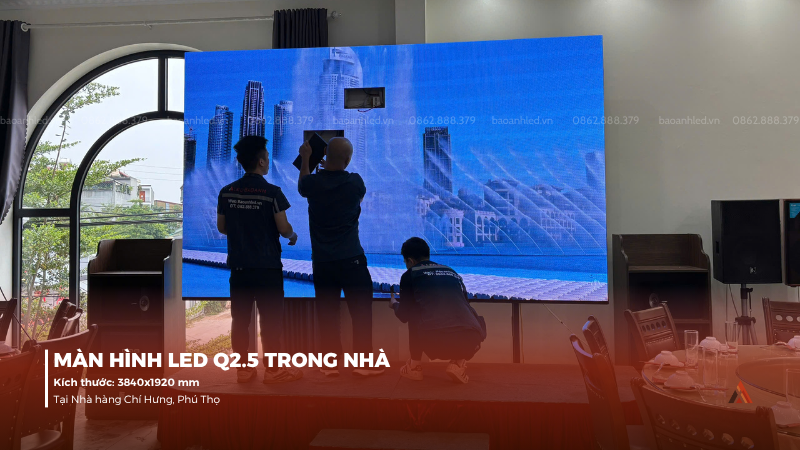anh-lap-dat-man-hinh-led-q2-5-trong-nha-tai-nha-hang-chi-hung-3