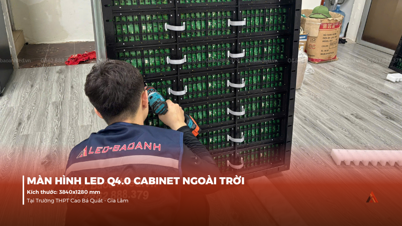 anh-lap-dat-man-hinh-led-q4-0-ngoai-troi-tai-truong-thpt-cao-ba-quat-1