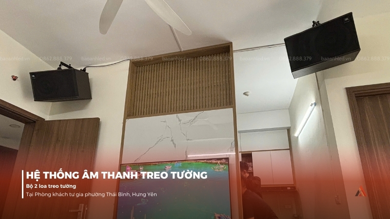 anh-lap-dat-he-thong-am-thanh-treo-truong-tai-phong-khach-tu-gia-1