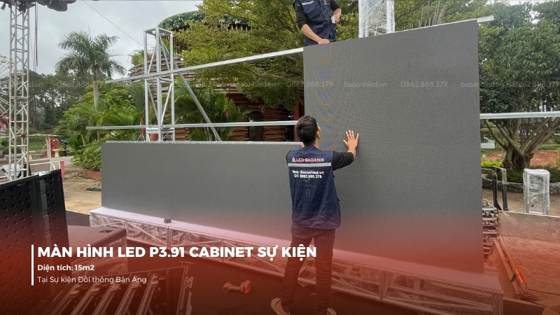 anh-lap-dat-man-hinh-led-p3-91-cabinet-ngoai-troi-tai-su-kien-doi-thong-ban-ang-1