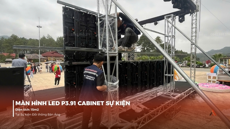 anh-lap-dat-man-hinh-led-p3-91-cabinet-ngoai-troi-tai-su-kien-doi-thong-ban-ang-2