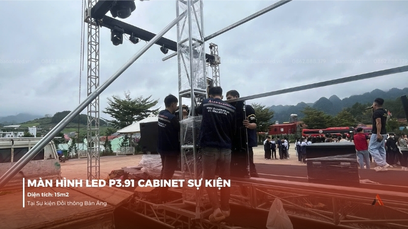 anh-lap-dat-man-hinh-led-p3-91-cabinet-ngoai-troi-tai-su-kien-doi-thong-ban-ang-3