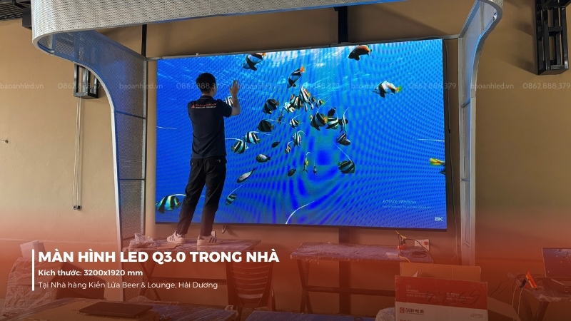 lap-dat-man-hinh-led-q2-5-trong-nha-tai-nha-hang-kien-lua-2