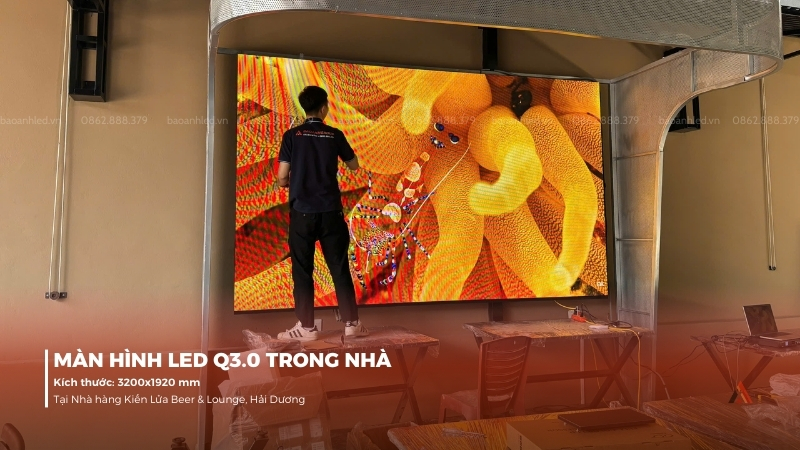 lap-dat-man-hinh-led-q2-5-trong-nha-tai-nha-hang-kien-lua-3