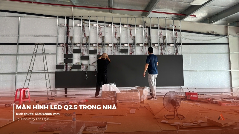 lap-dat-man-hinh-led-q2-5-trong-nha-tai-nha-may-tan-de-3