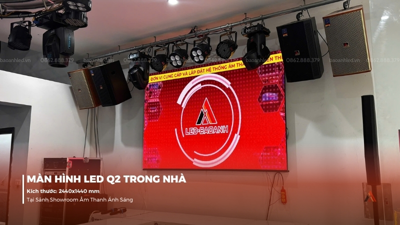 anh-lap-dat-man-hinh-led-q2-trong-nha-tai-showroom-am-thanh-anh-sang-2