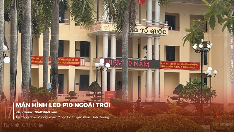 anh-lap-dat-man-hinh-led-p10-ngoai-troi-tai-ubnd-xa-tan-chau-1