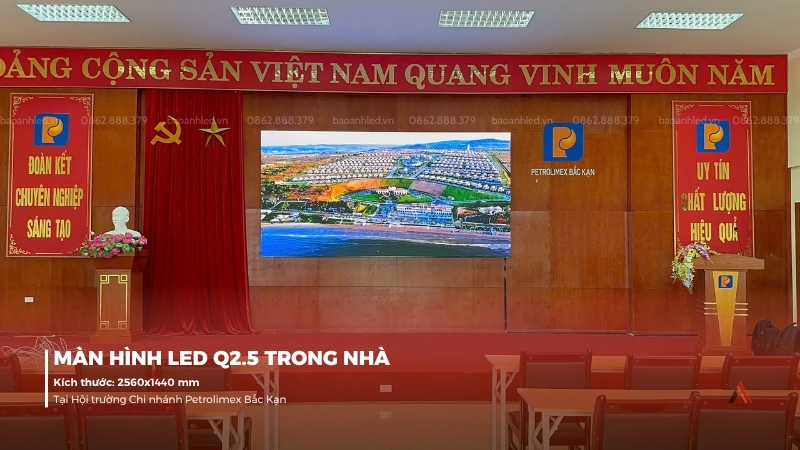 anh-lap-dat-man-hinh-led-q2-5-trong-nha-tai-petrolimex-bac-kan-2